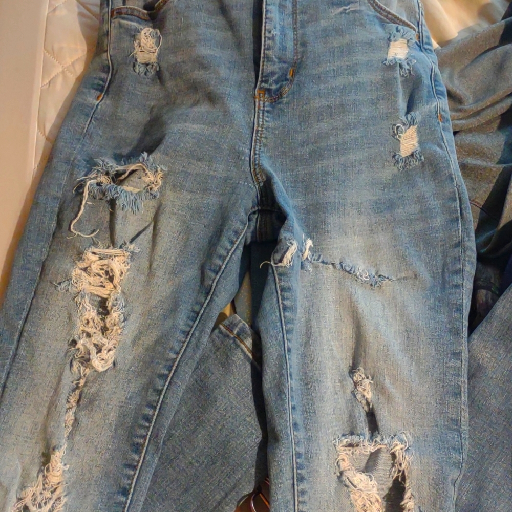 Skinny ripped jeans